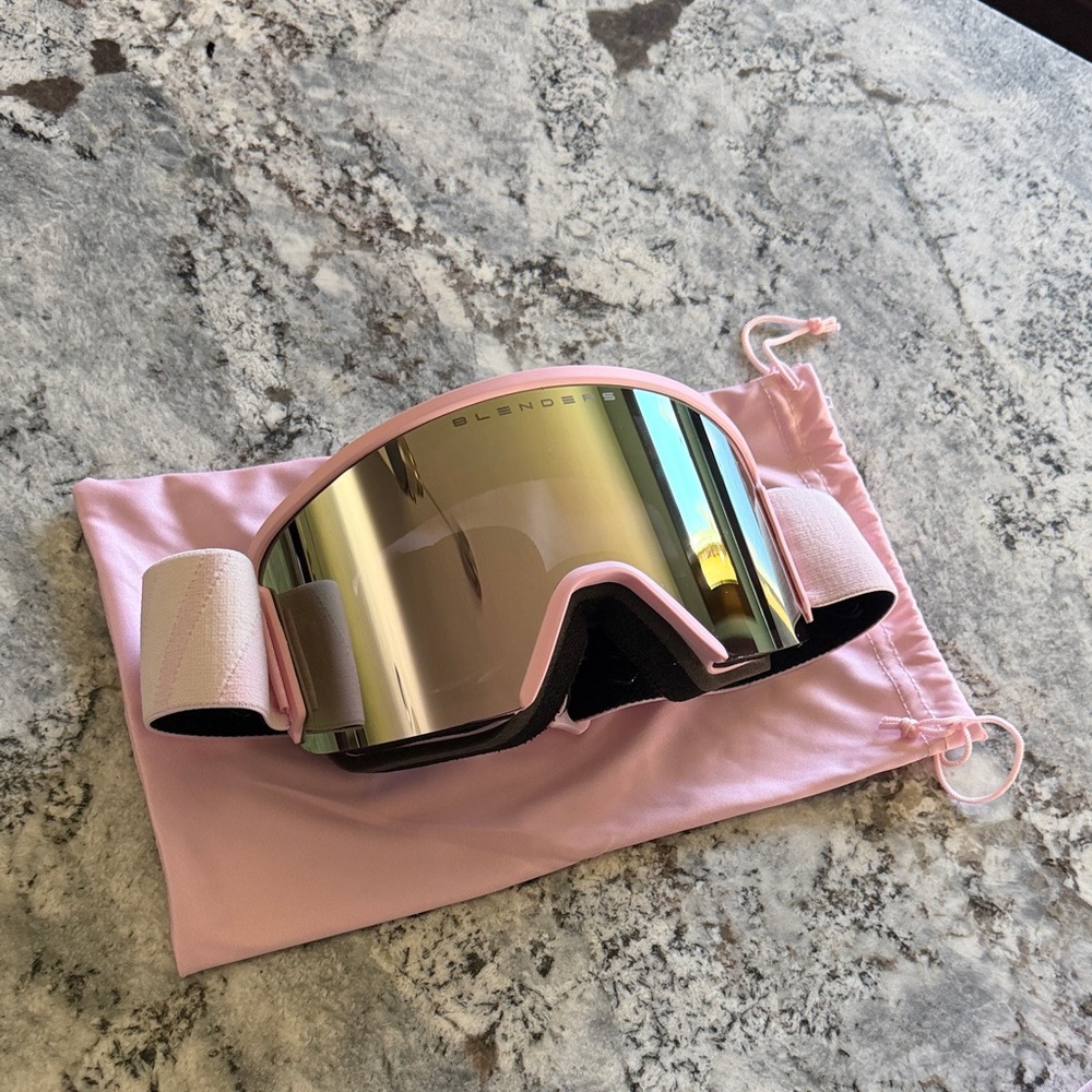 Blenders lunar Ski Goggles with Case